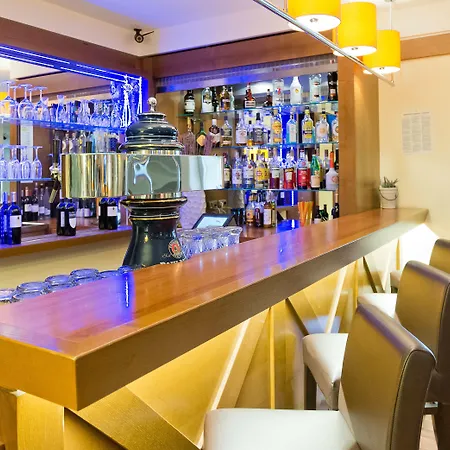 奥林匹亚公园安娜艺术酒店 酒店 4*